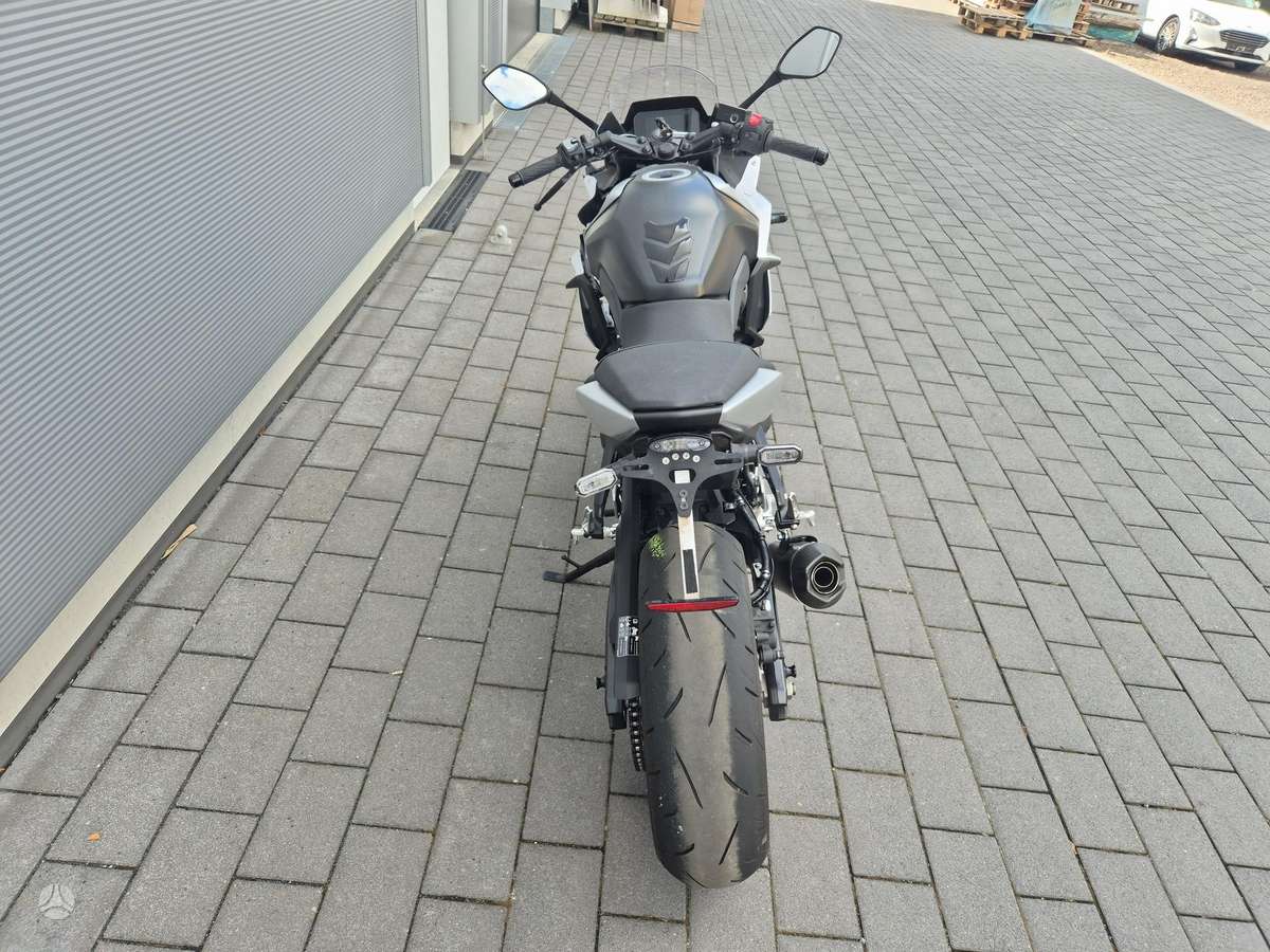 Suzuki GSX-R 776cc, superbikes