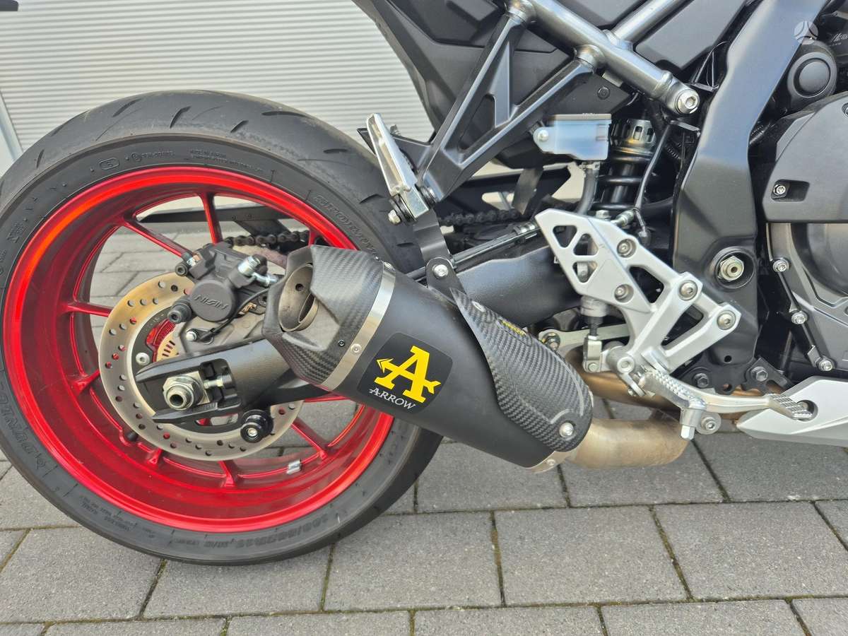 Suzuki GSX-R 776cc, superbikes