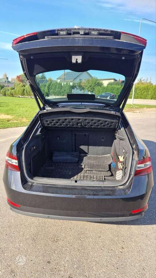 Skoda Superb, 1.8 l., hatchback