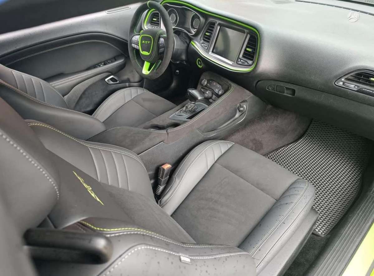 Dodge Challenger, saloon / sedan