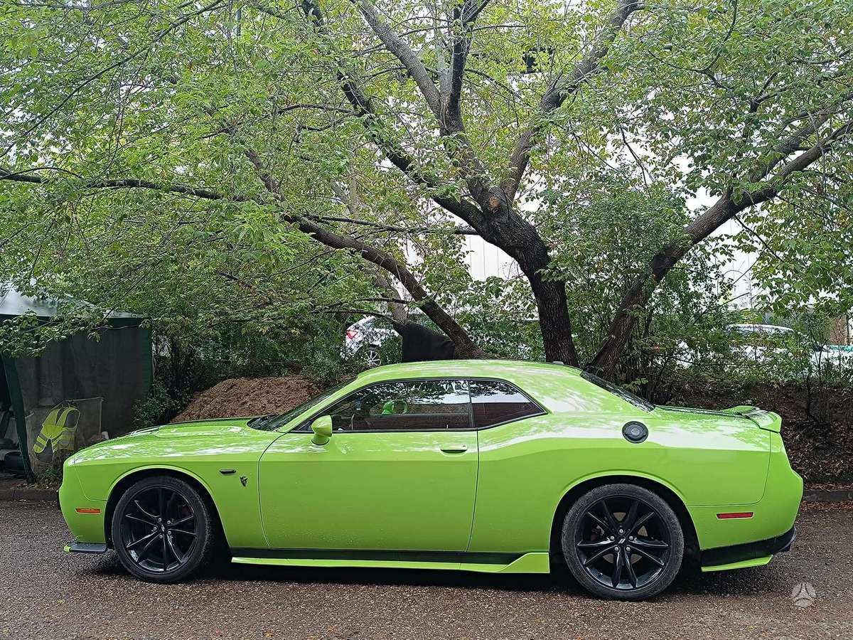 Dodge Challenger, saloon / sedan