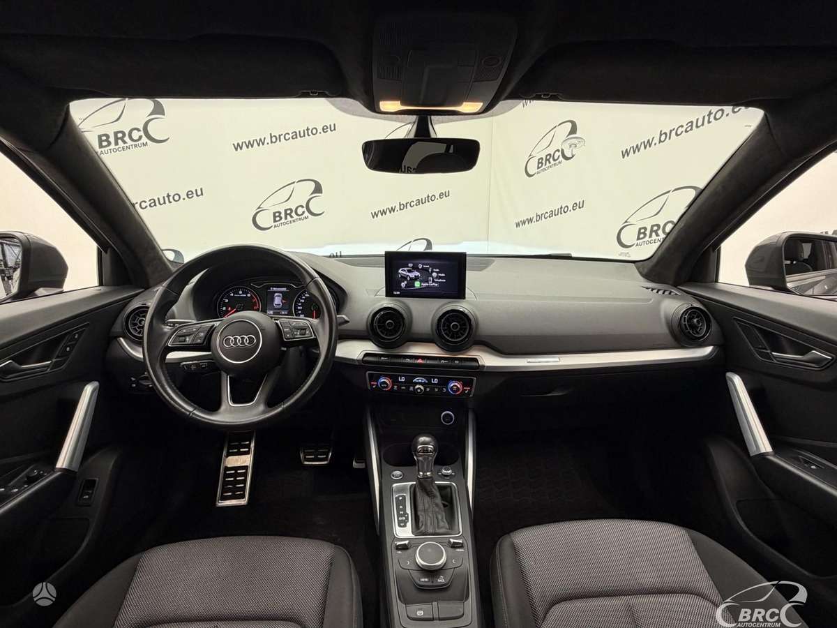 Audi Q2, 1.0 l., off-road / crossover
