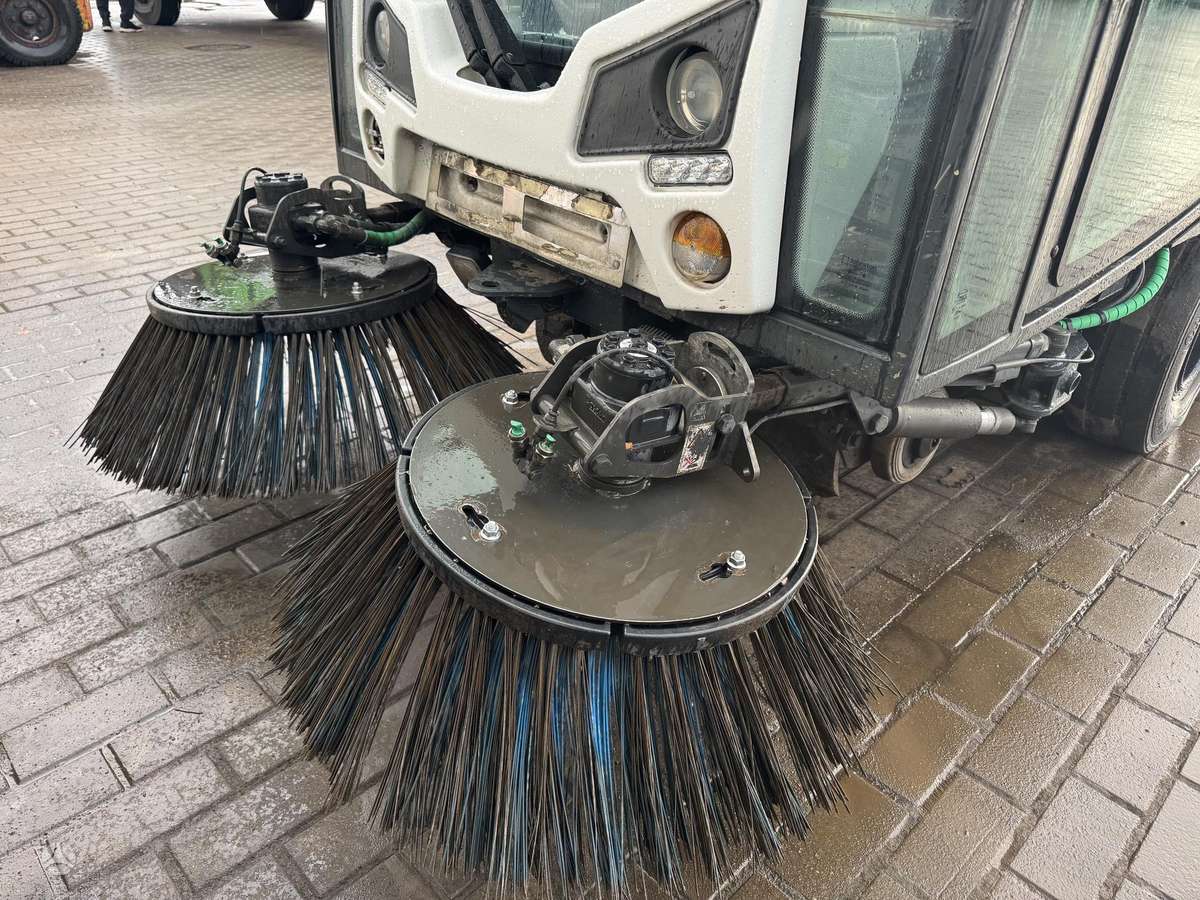 Bucher C202, уборочные машины