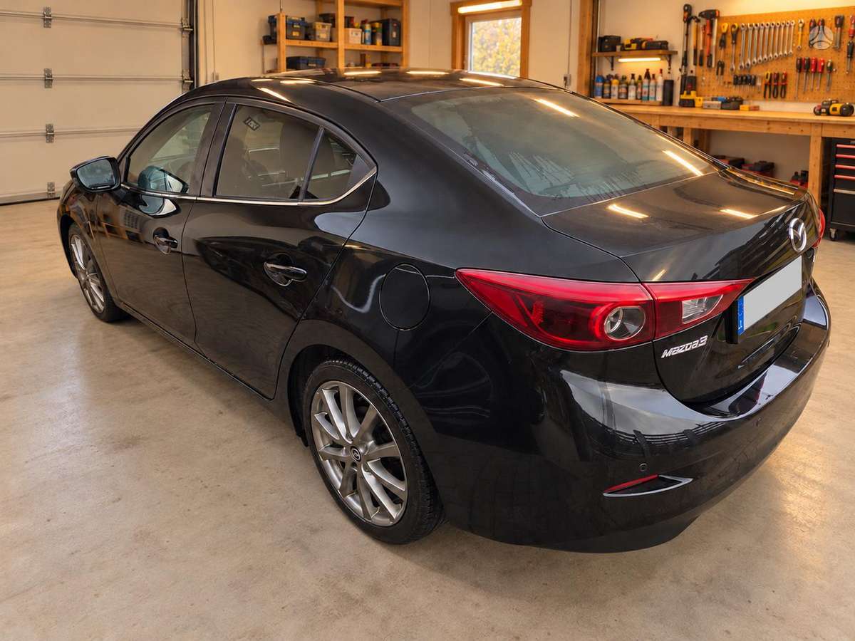 Mazda 3, 2.2 l., Седан