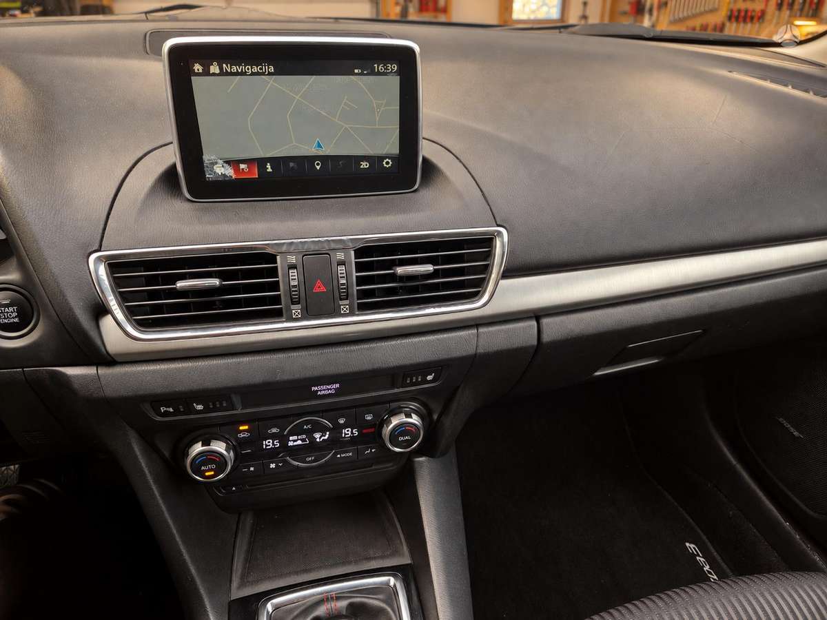 Mazda 3, 2.2 l., sedanas