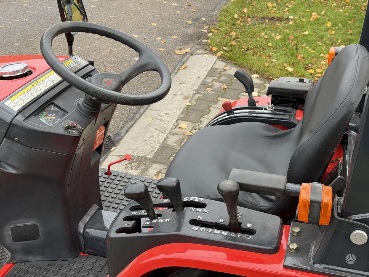 Mitsubishi MT-156, traktoriai