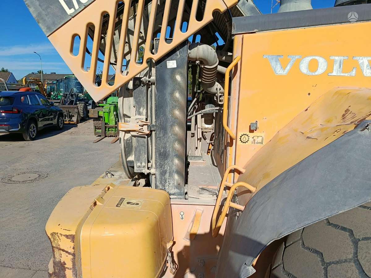Volvo L70E, frontaliniai krautuvai