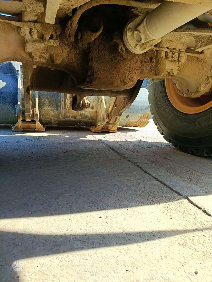 Volvo L70E, frontaliniai krautuvai