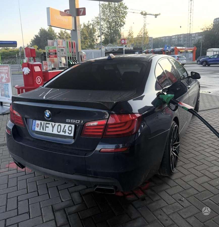 BMW 550, 4.4 l., Седан