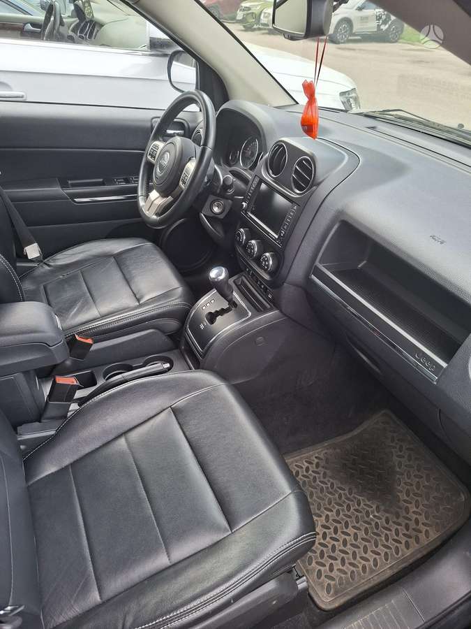 Jeep Compass, 2.4 l., off-road / crossover