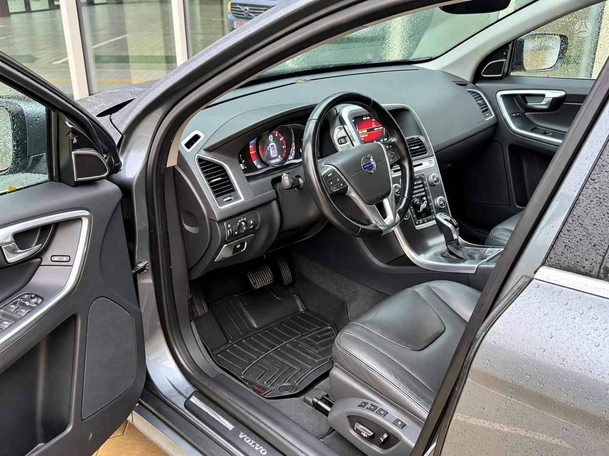 Volvo XC60, 2.0 l., off-road / crossover