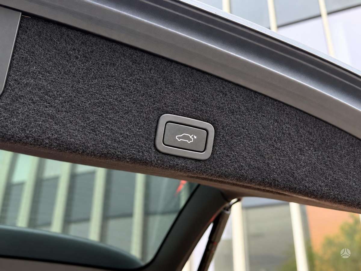 Volvo XC60, 2.0 l., off-road / crossover
