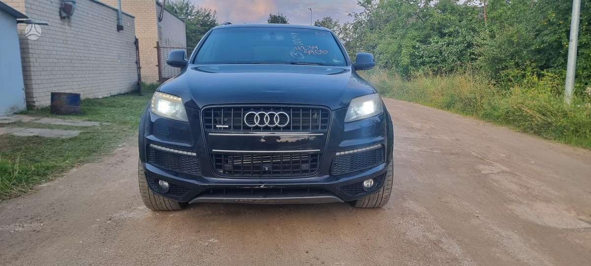 Audi Q7, 3.0 l., off-road / crossover