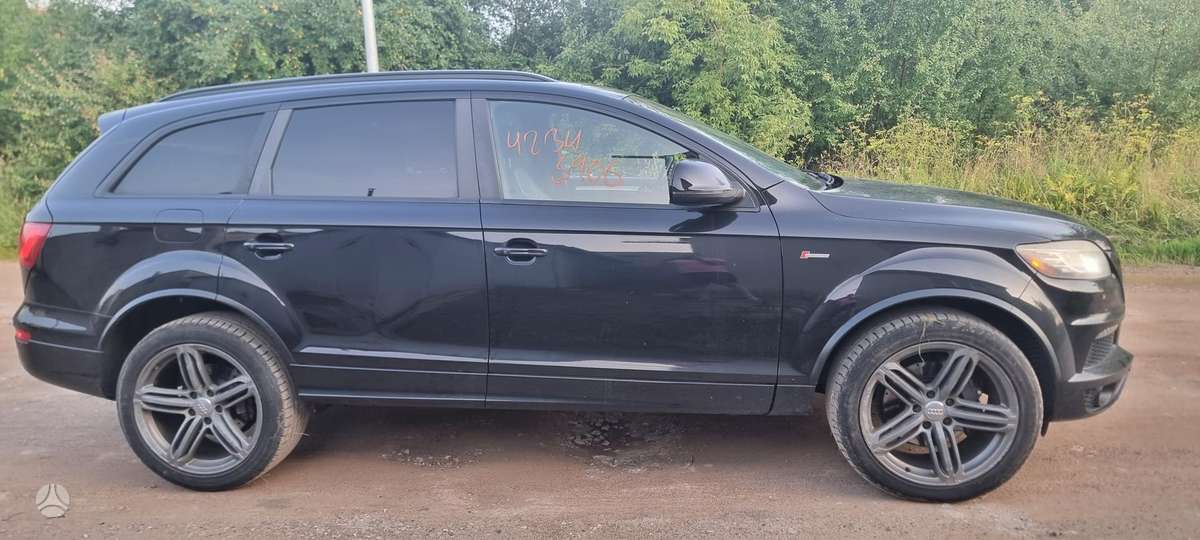 Audi Q7, 3.0 l., off-road / crossover