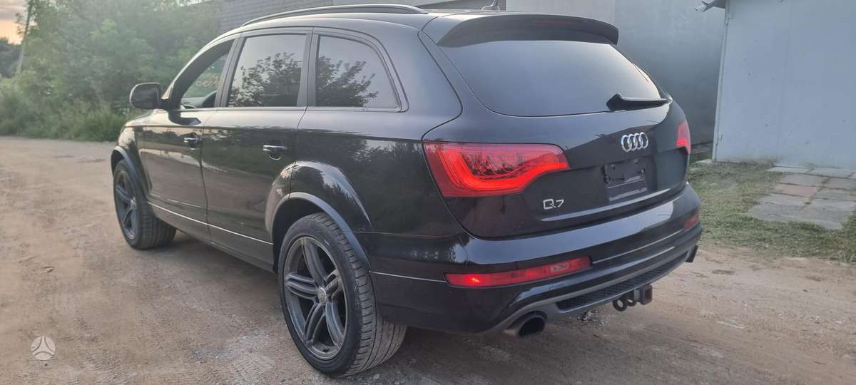Audi Q7, 3.0 l., off-road / crossover