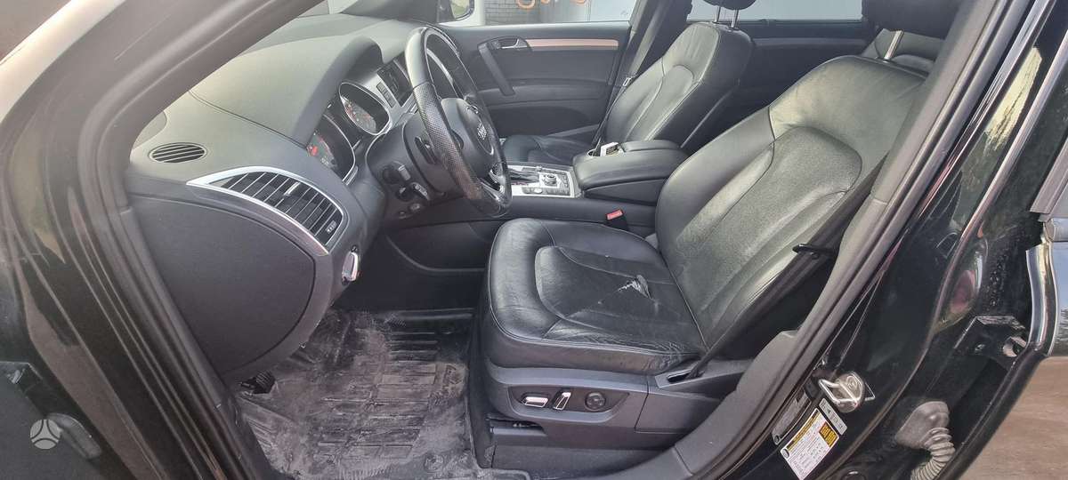 Audi Q7, 3.0 l., off-road / crossover
