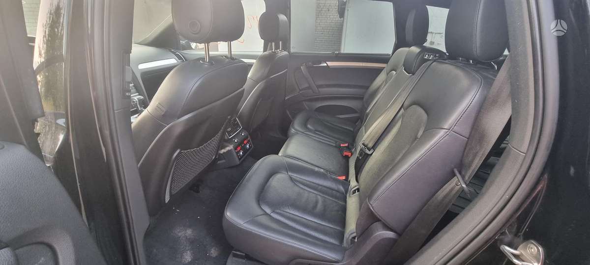 Audi Q7, 3.0 l., off-road / crossover