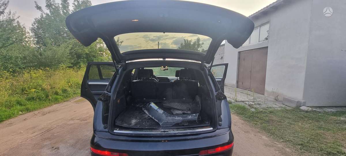 Audi Q7, 3.0 l., off-road / crossover