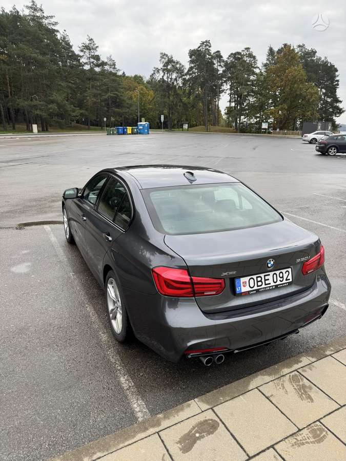 BMW 330, 2.0 l., Седан