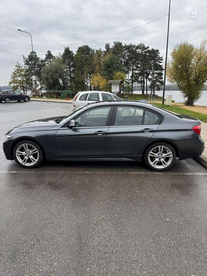 BMW 330, 2.0 l., Седан