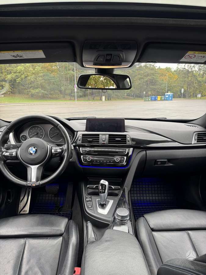 BMW 330, 2.0 l., Седан