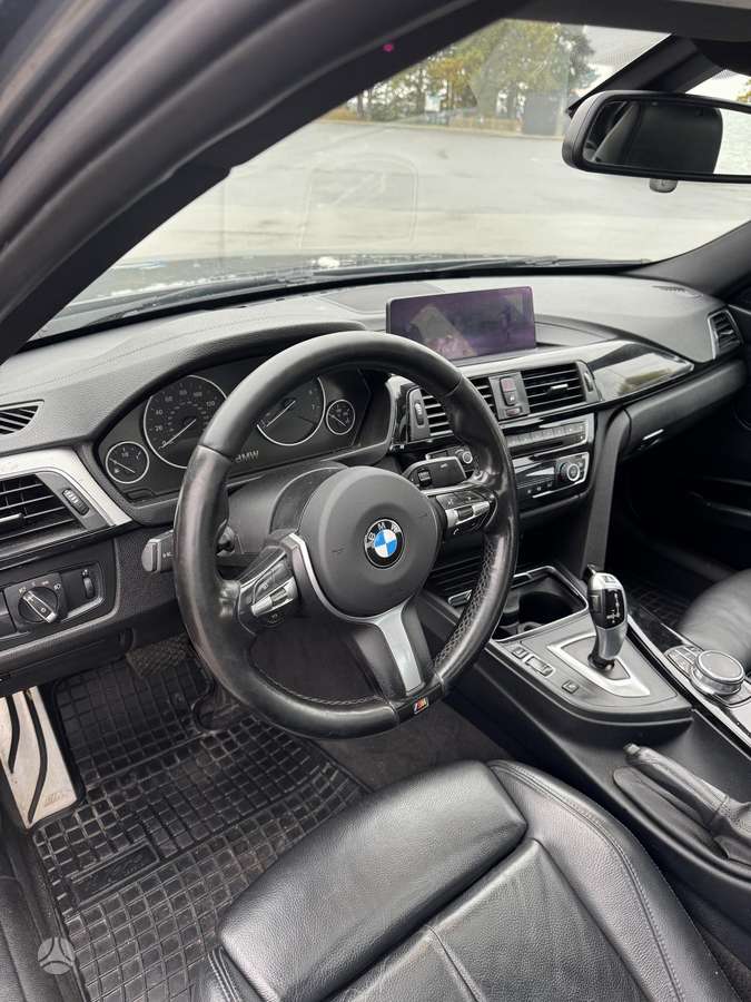 BMW 330, 2.0 l., Седан