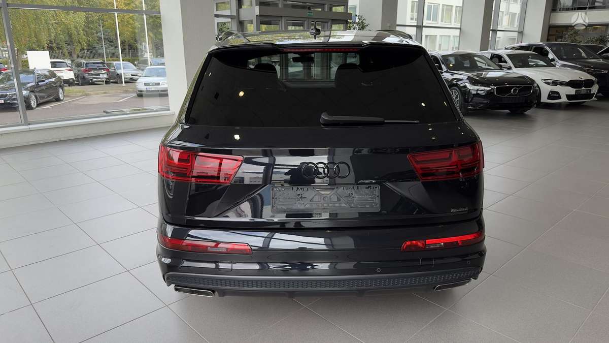 Audi Q7, 3.0 l., off-road / crossover