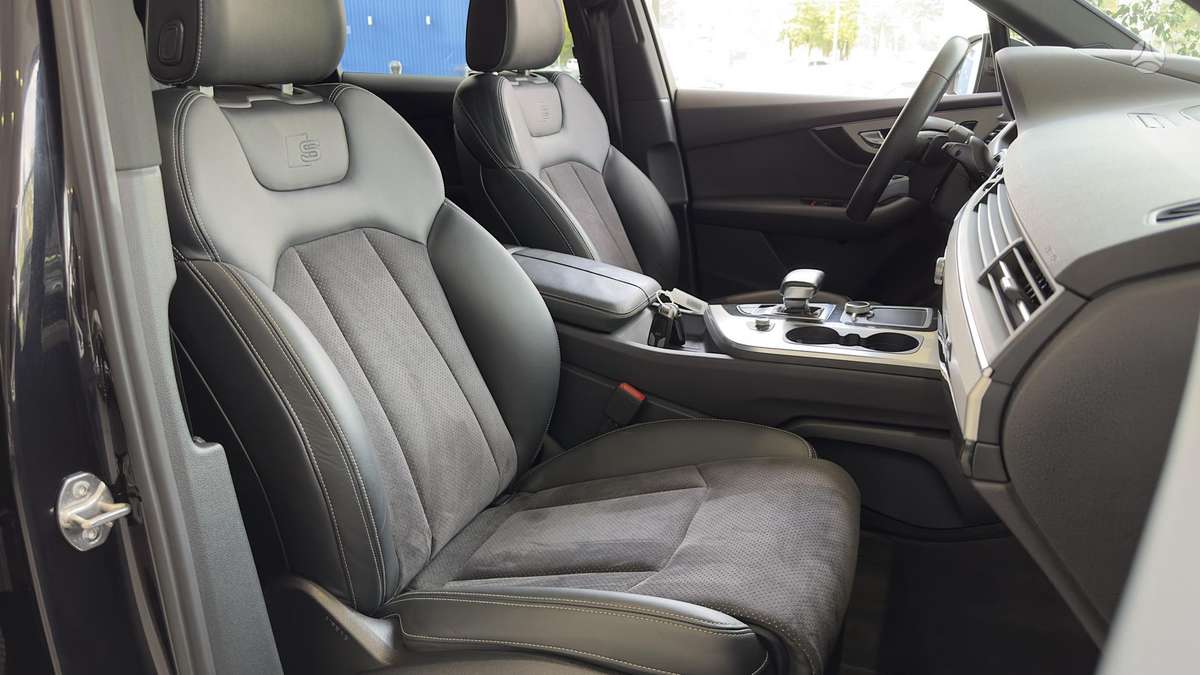 Audi Q7, 3.0 l., off-road / crossover