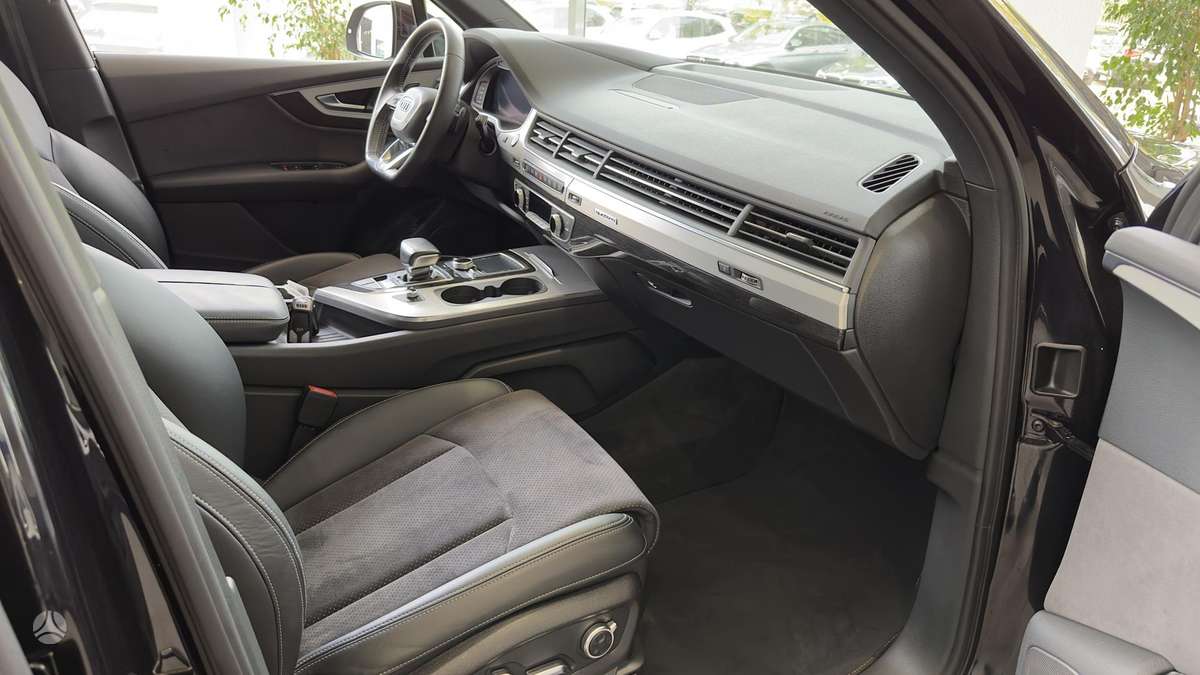 Audi Q7, 3.0 l., off-road / crossover