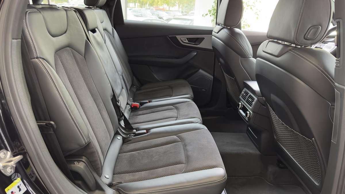 Audi Q7, 3.0 l., off-road / crossover