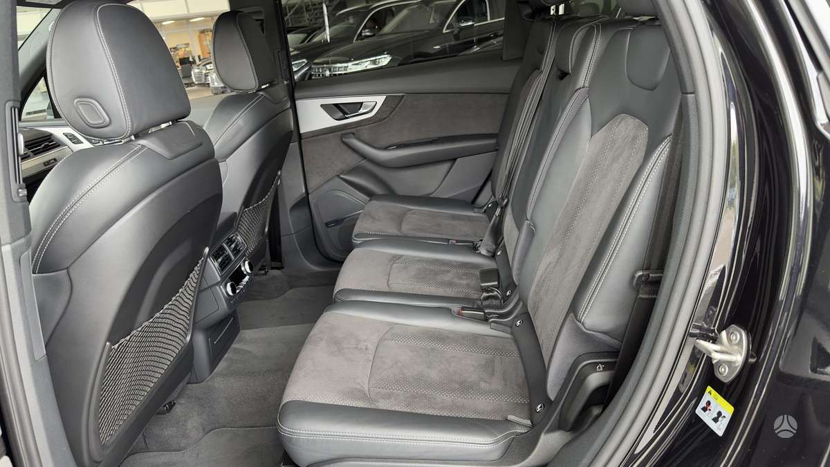 Audi Q7, 3.0 l., off-road / crossover