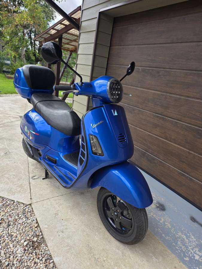 Piaggio Vespa 125cc, мотороллеры / мопеды