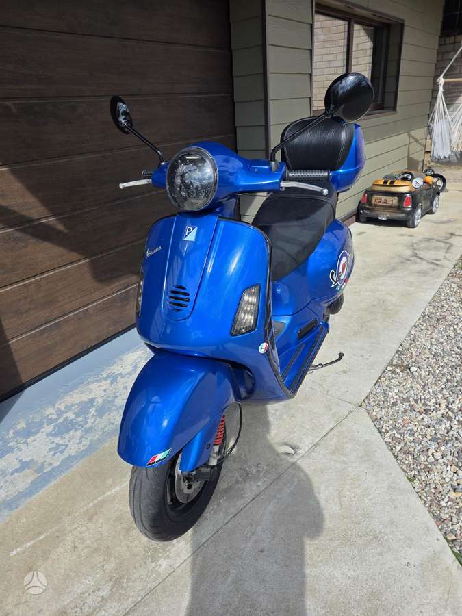 Piaggio Vespa 125cc, мотороллеры / мопеды