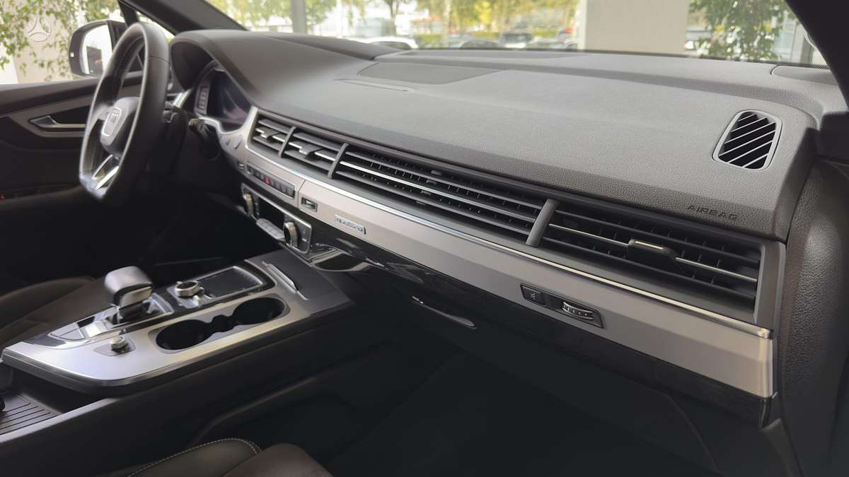 Audi Q7, 3.0 l., off-road / crossover