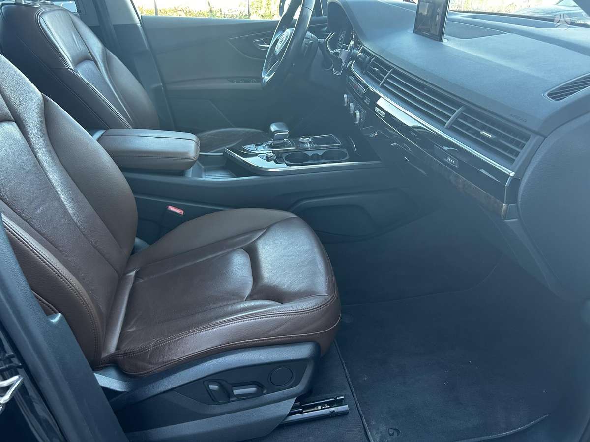 Audi Q7, 2.0 l., Внедорожник / Кроссовер