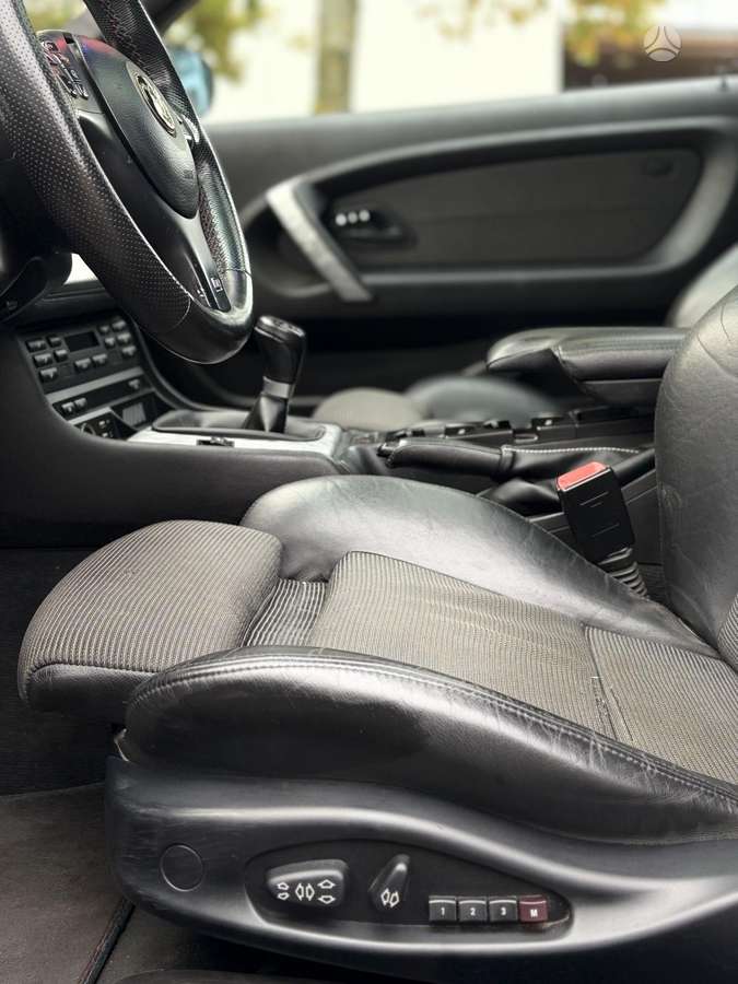BMW 325, 2.5 l., hatchback