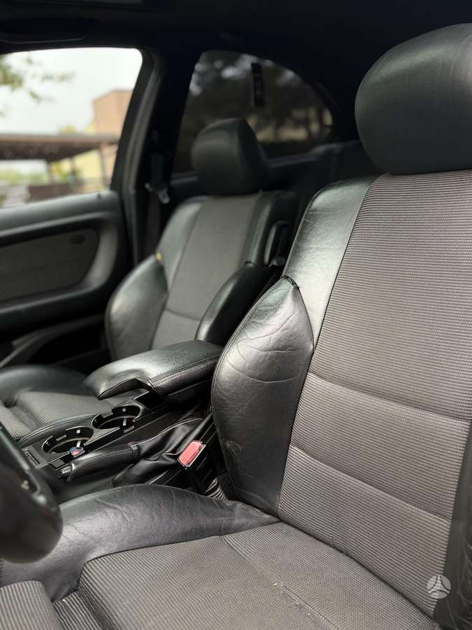 BMW 325, 2.5 l., hatchback
