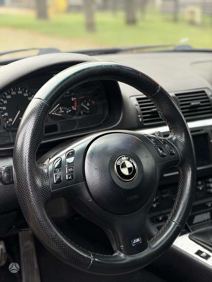 BMW 325, 2.5 l., hatchback