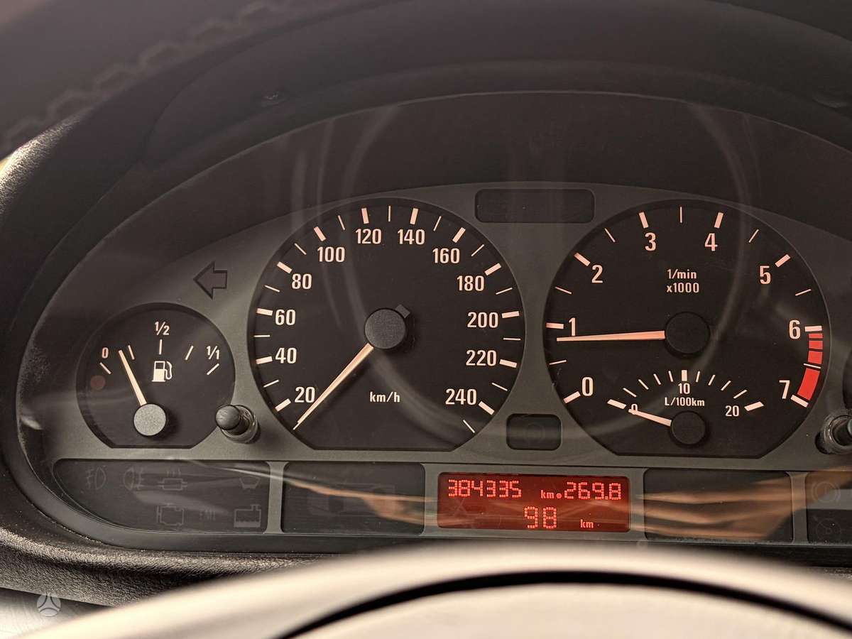 BMW 325, 2.5 l., hatchback