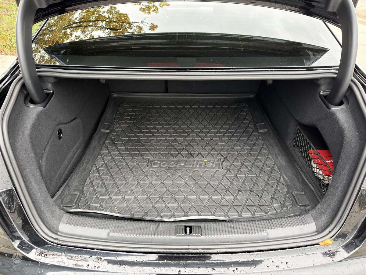 Audi A6, 2.0 l., Седан