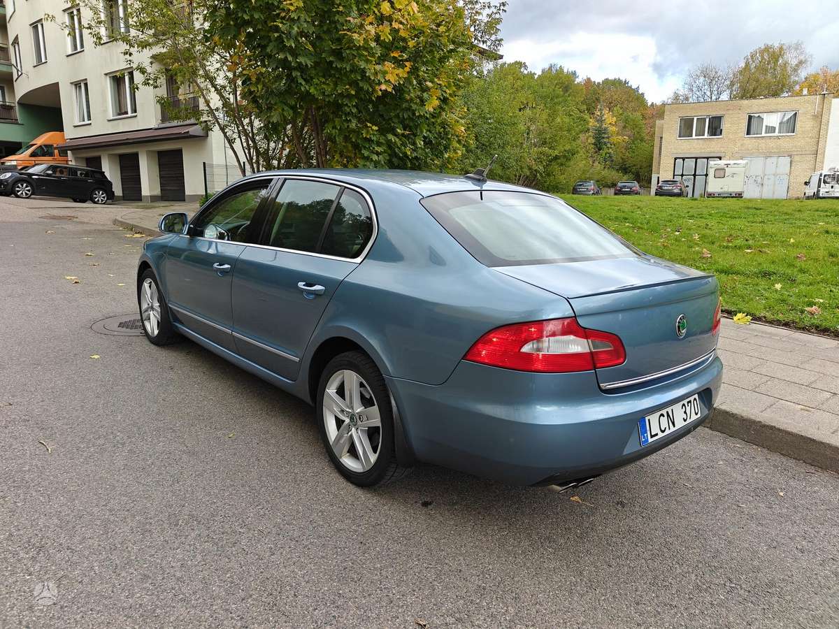Skoda Superb, 2.0 l., Седан