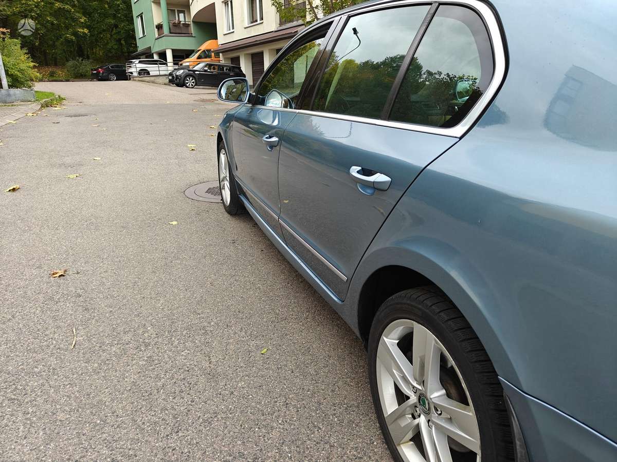 Skoda Superb, 2.0 l., Седан