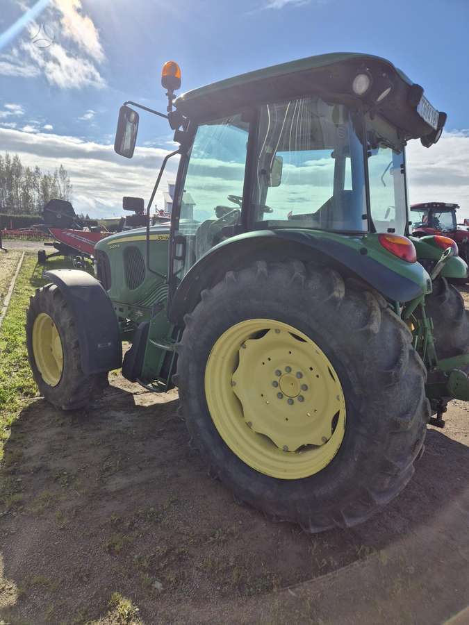 John Deere 5100R, traktoriai