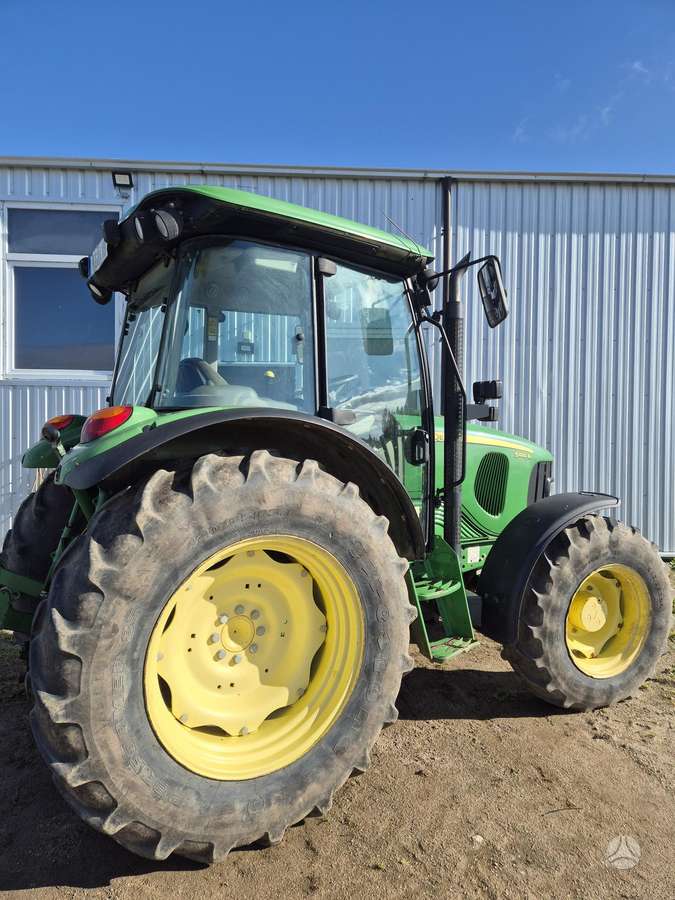John Deere 5100R, traktori