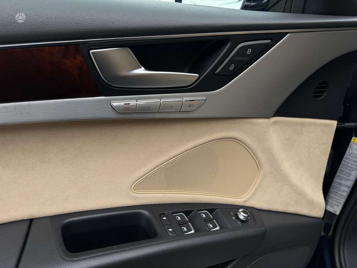 Audi A8, 3.0 l., Седан