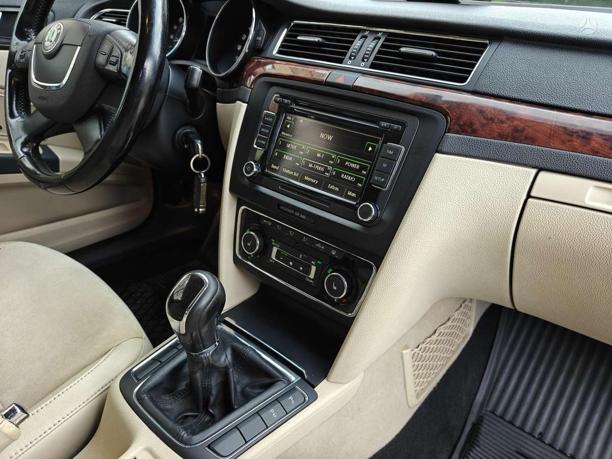 Skoda Superb, 2.0 l., Седан