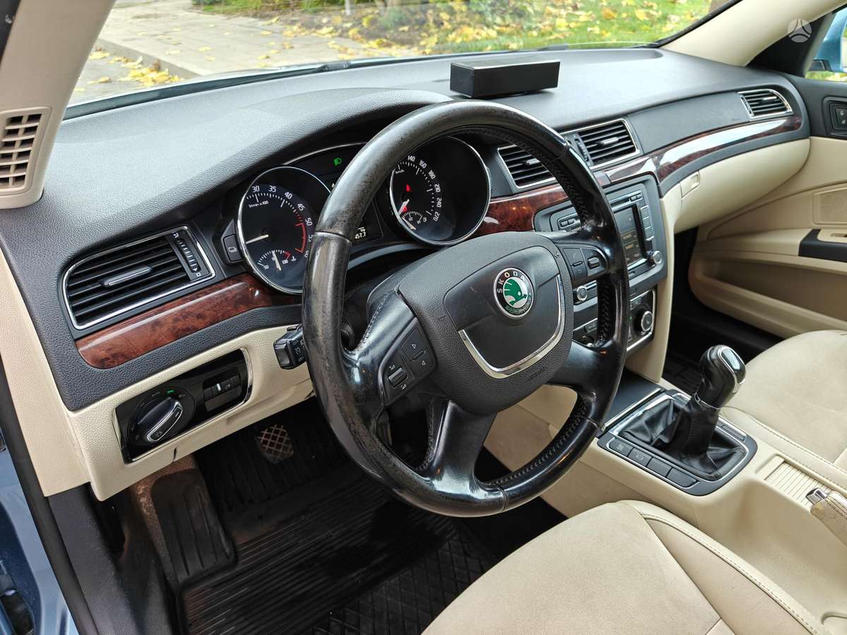 Skoda Superb, 2.0 l., Седан