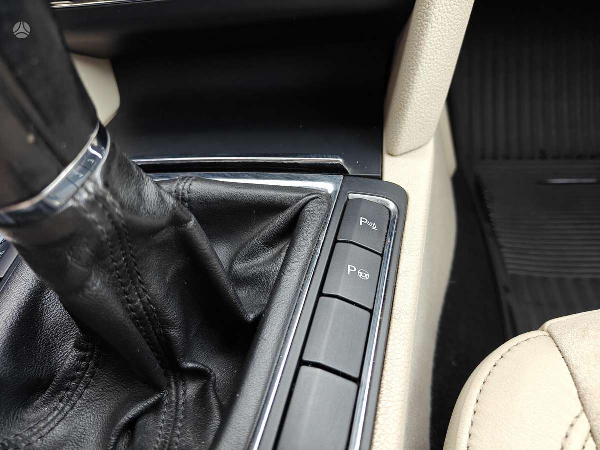 Skoda Superb, 2.0 l., Седан