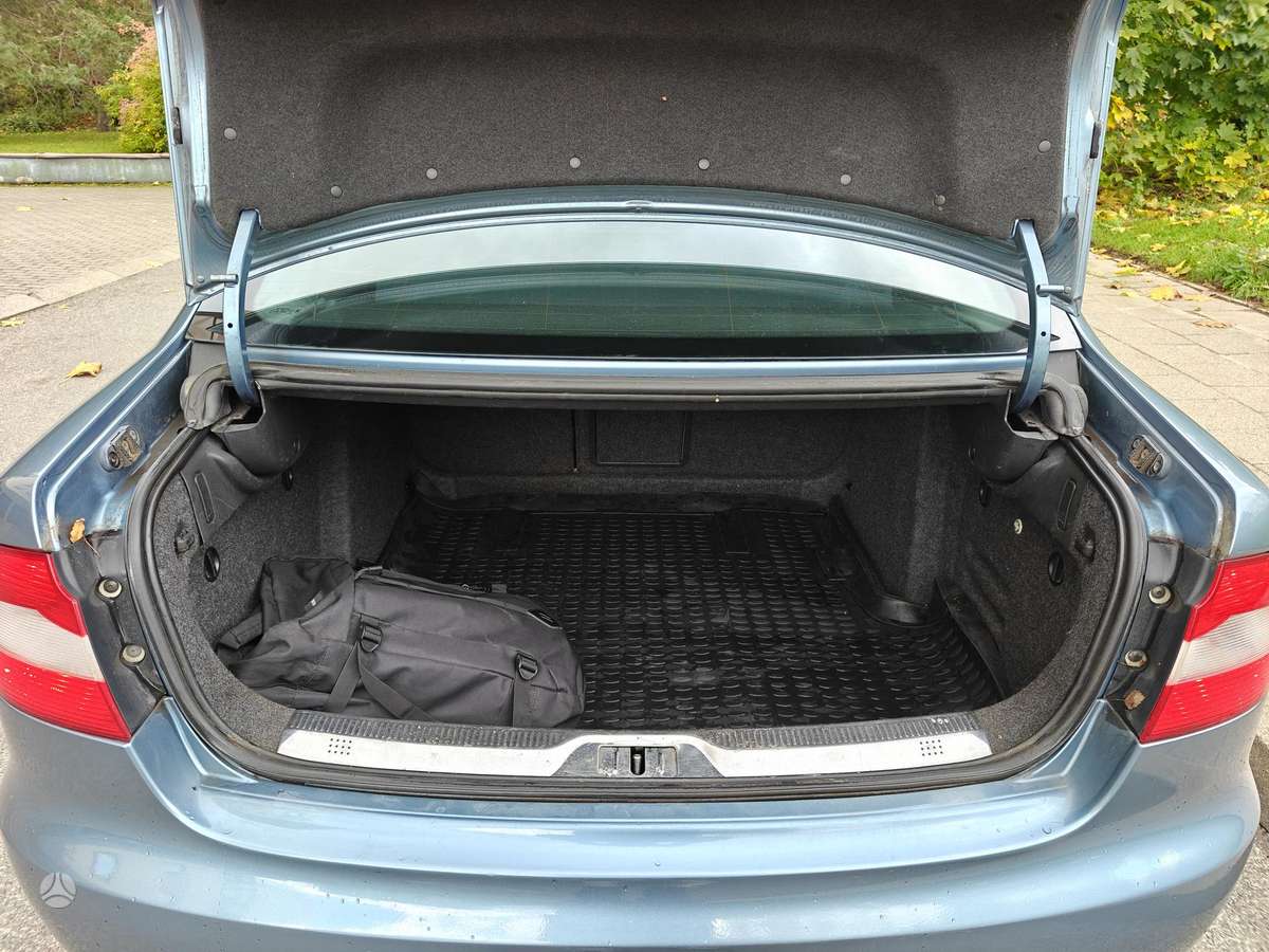 Skoda Superb, 2.0 l., Седан