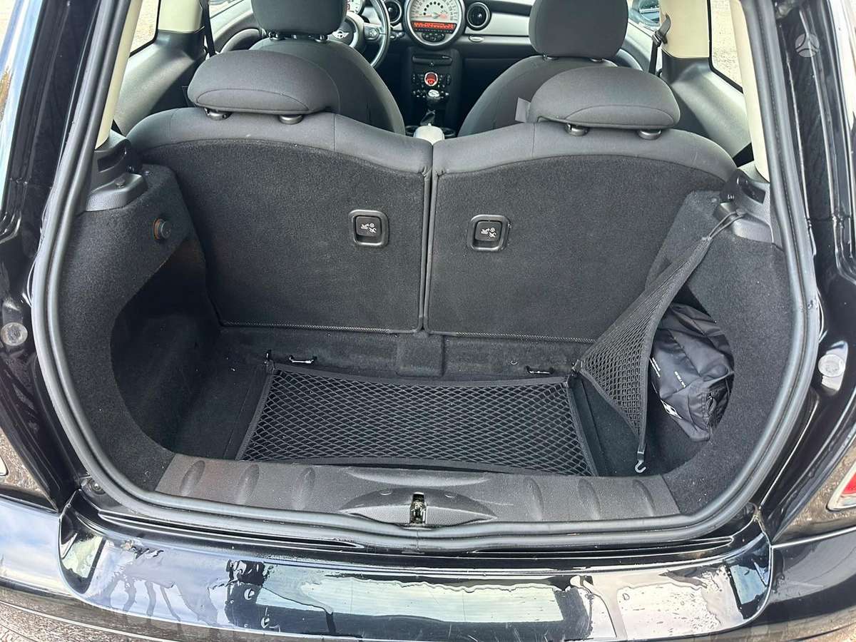 Mini Cooper, 1.6 l., hatchback
